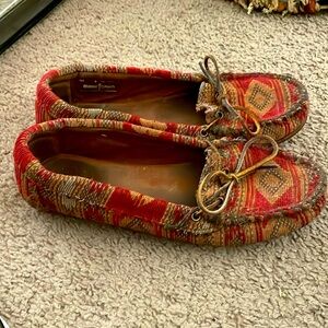 Minnetonka Baja red Aztec slip on shoes